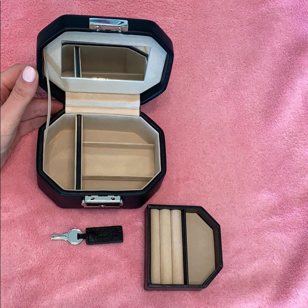 NEW travel jewelry box with key